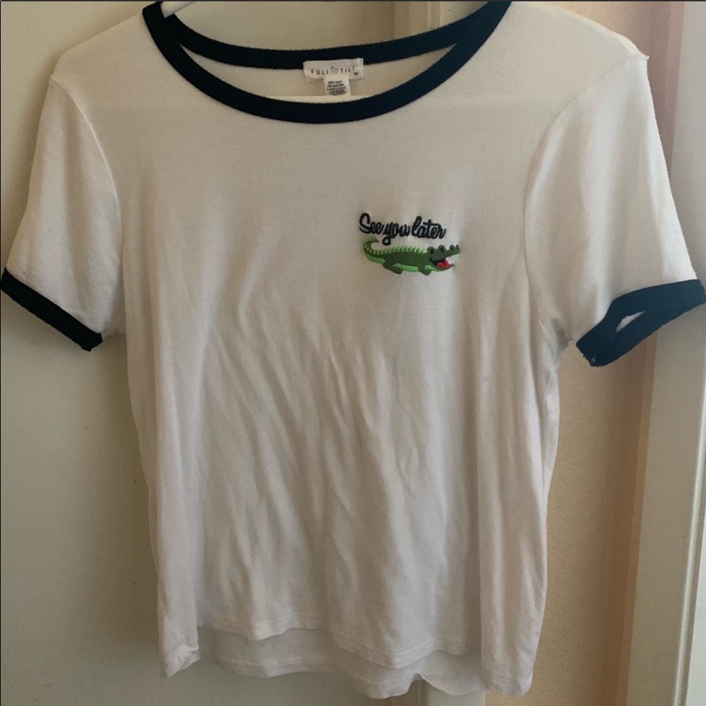 White crop top tee 🦋